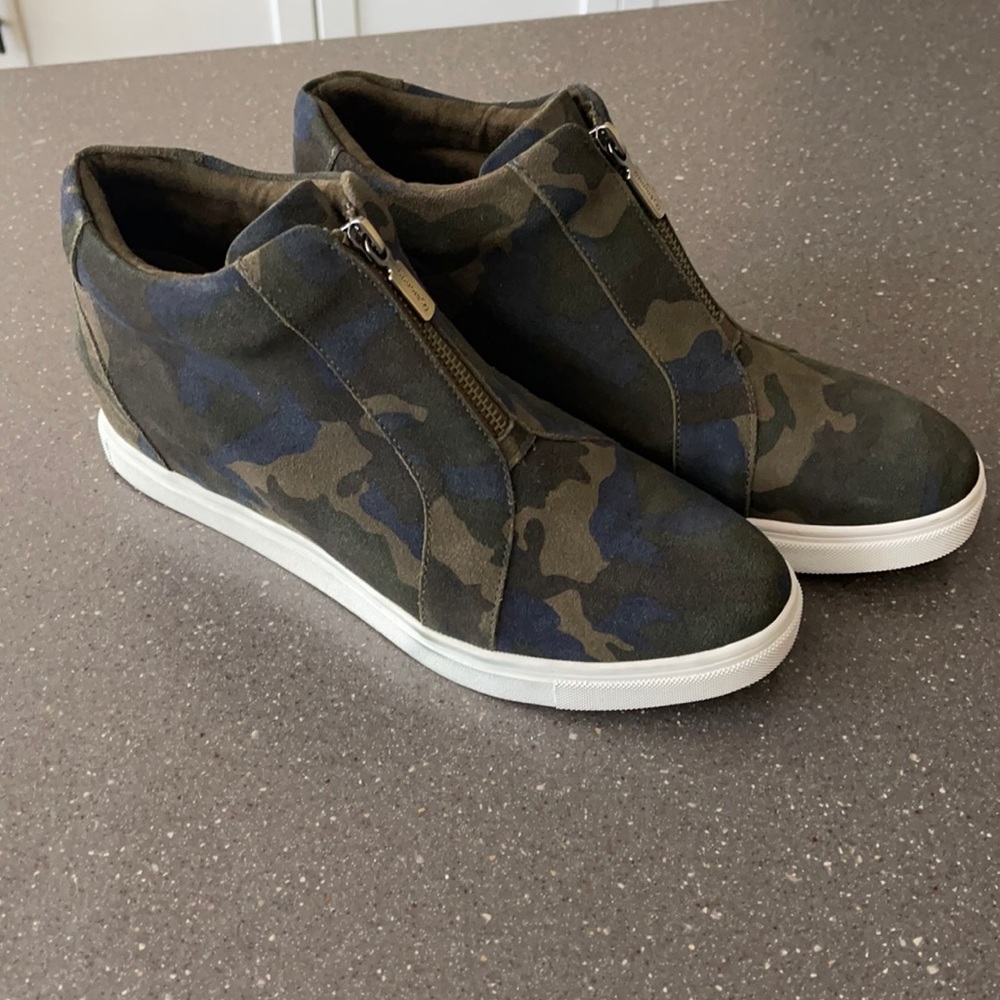 Blondo Waterproof camouflage wedge sneakers